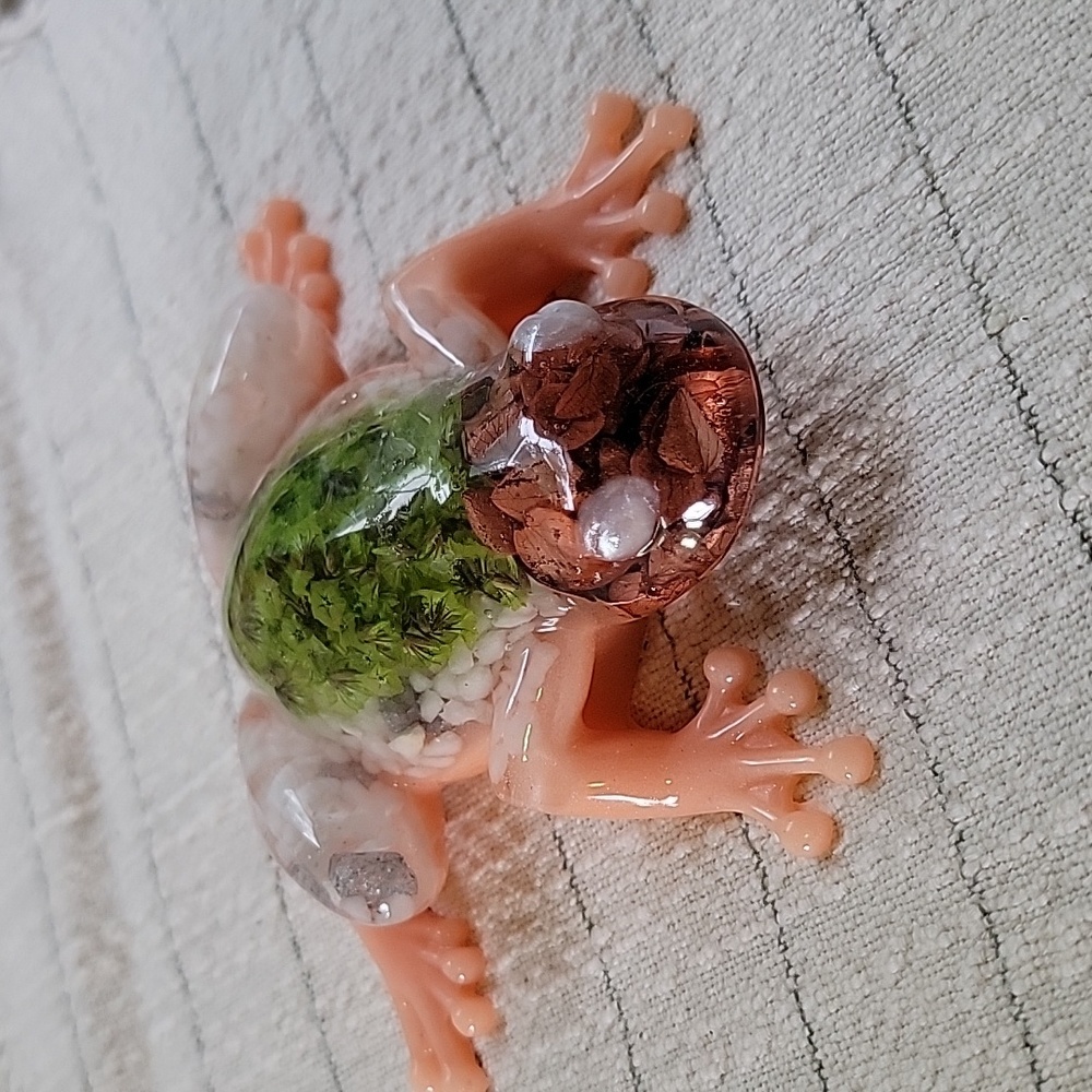 Resin Epoxy Artisan Frog with Quote Paperweight Gift Home Decor Piece - Picture 11 of 16